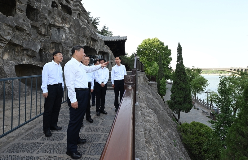 2025年5月19日至20日，中共中央總書(shū)記、國(guó)家主席、中央軍委主席習(xí)近平在河南考察。這是19日下午，習(xí)近平在洛陽(yáng)龍門(mén)石窟考察。新華社記者 謝環(huán)馳 攝