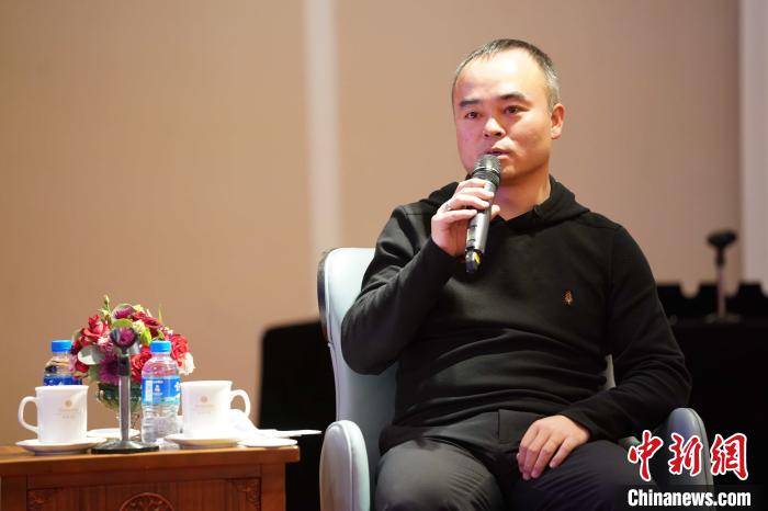 圖為<a target='_blank' >中新社</a>青海分社社長(zhǎng)胡鐘藝就加強(qiáng)瀾湄流域新聞報(bào)道發(fā)表觀點(diǎn)?！√K丹 攝