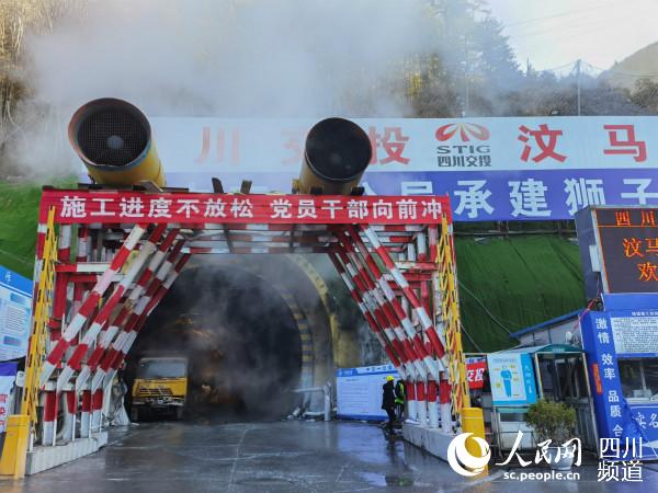 獅子坪隧道口。郭瑩 攝