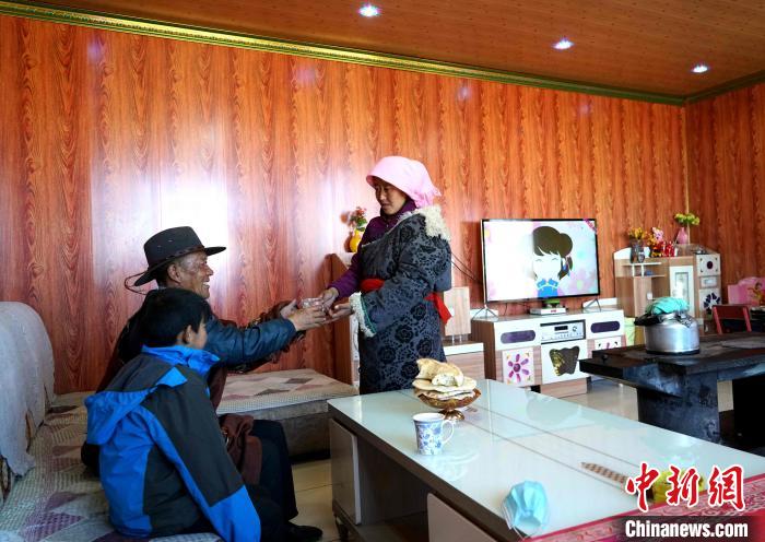 圖為易地搬遷后的哇保家。　才項(xiàng)什姐 攝