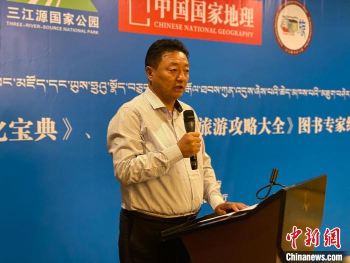 圖為青海玉樹藏族自治州人民政府副州長尼瑪才仁會議現(xiàn)場致辭。　李江寧 攝