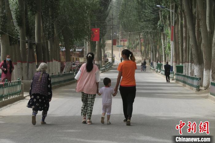 圖為進藏先遣英雄連誓師地原址所在的新疆維吾爾自治區(qū)和田地區(qū)于田縣普魯村現(xiàn)貌?！畛坛?攝