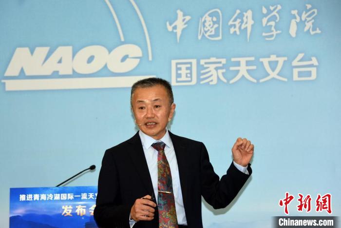 中科院國家天文臺冷湖基地首席研究員鄧?yán)畈沤榻B冷湖選址相關(guān)情況。　<a target='_blank' href='/'><p  align=