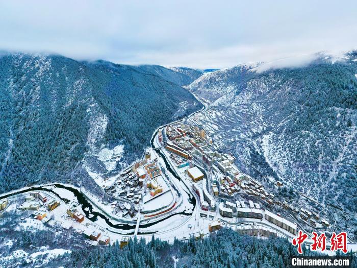 壤塘的雪后美景。　壤塘縣融媒體中心供圖