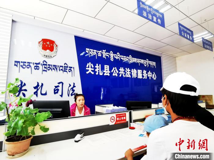 （人民幸福生活）探訪青海尖扎法律援助中心：應(yīng)援盡援，給弱勢(shì)群體筑法律后盾