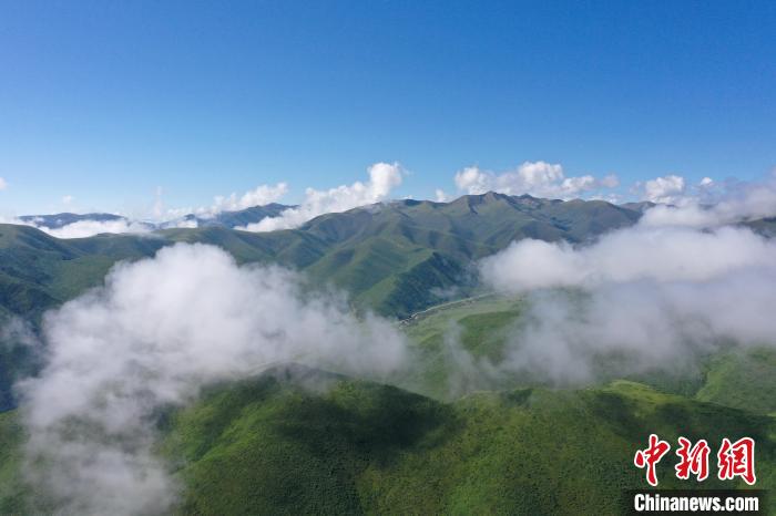 航拍賽來塘鎮(zhèn)山間云霧繚繞?！●R銘言 攝