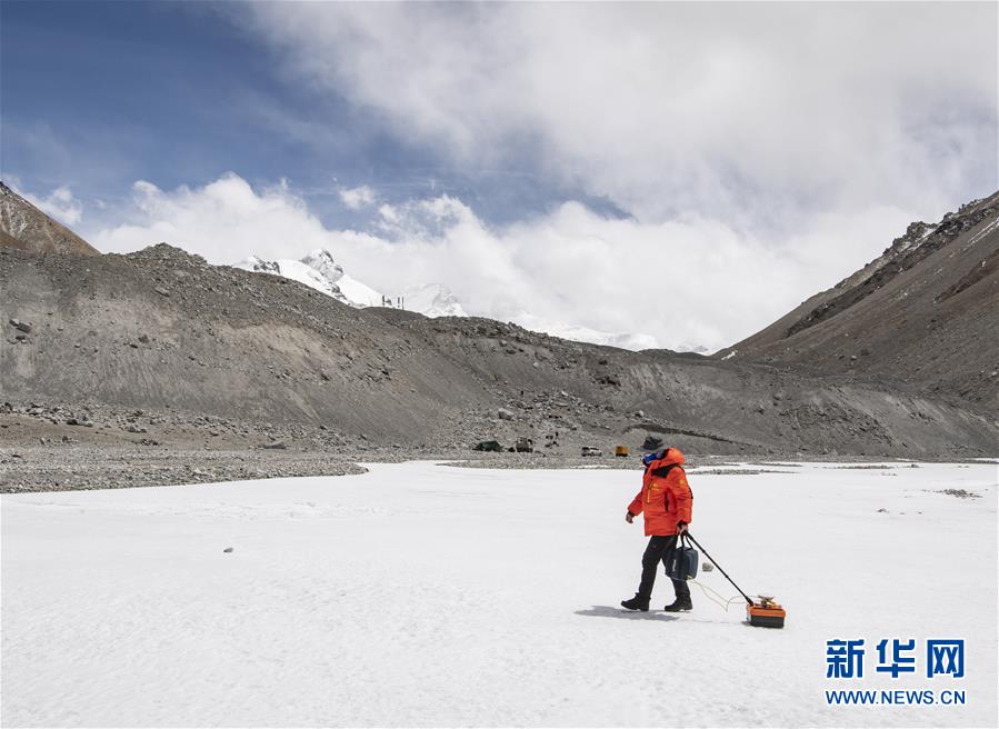 （新華全媒頭條·圖文互動(dòng)）（8）往更高處長(zhǎng)、往長(zhǎng)春北京方向移動(dòng)——來(lái)自海拔8848.86米的報(bào)告