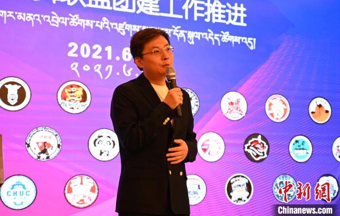 圖為中國舞蹈家協(xié)會街舞委員會常務副主任、秘書長夏銳致辭?！≮w朗 攝