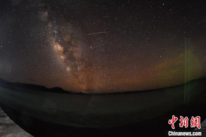 錯鄂湖星空璀璨，一顆流星劃過?！?lt;a target='_blank' ></p><p  align=