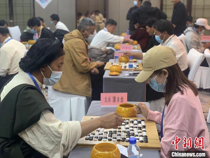 圖為參賽選手正在進行藏棋對弈?！≈x牧 攝
