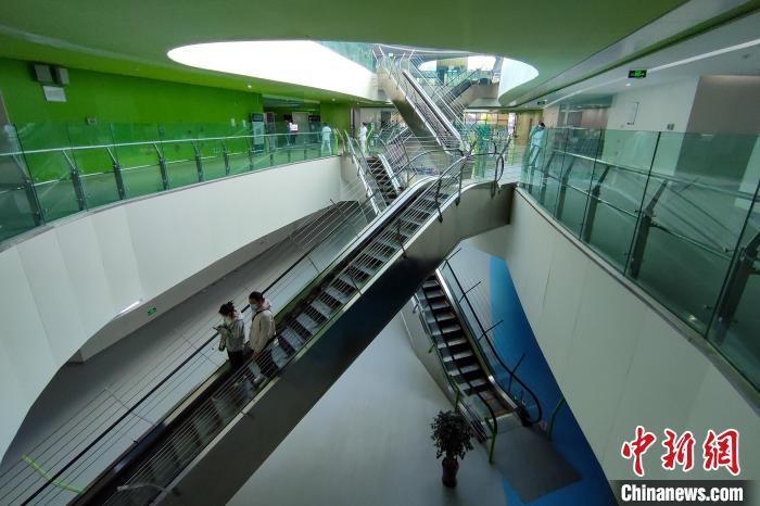 圖為西藏自治區(qū)婦產兒童醫(yī)院內景?！〗w波 攝