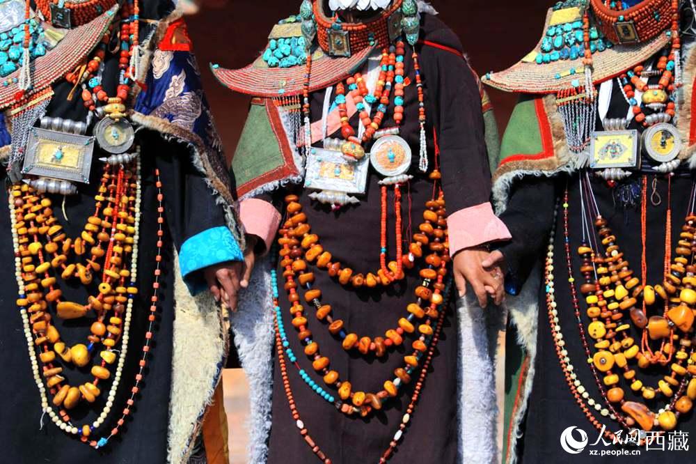 精美的“飛天服飾”。人民網(wǎng) 李海霞攝