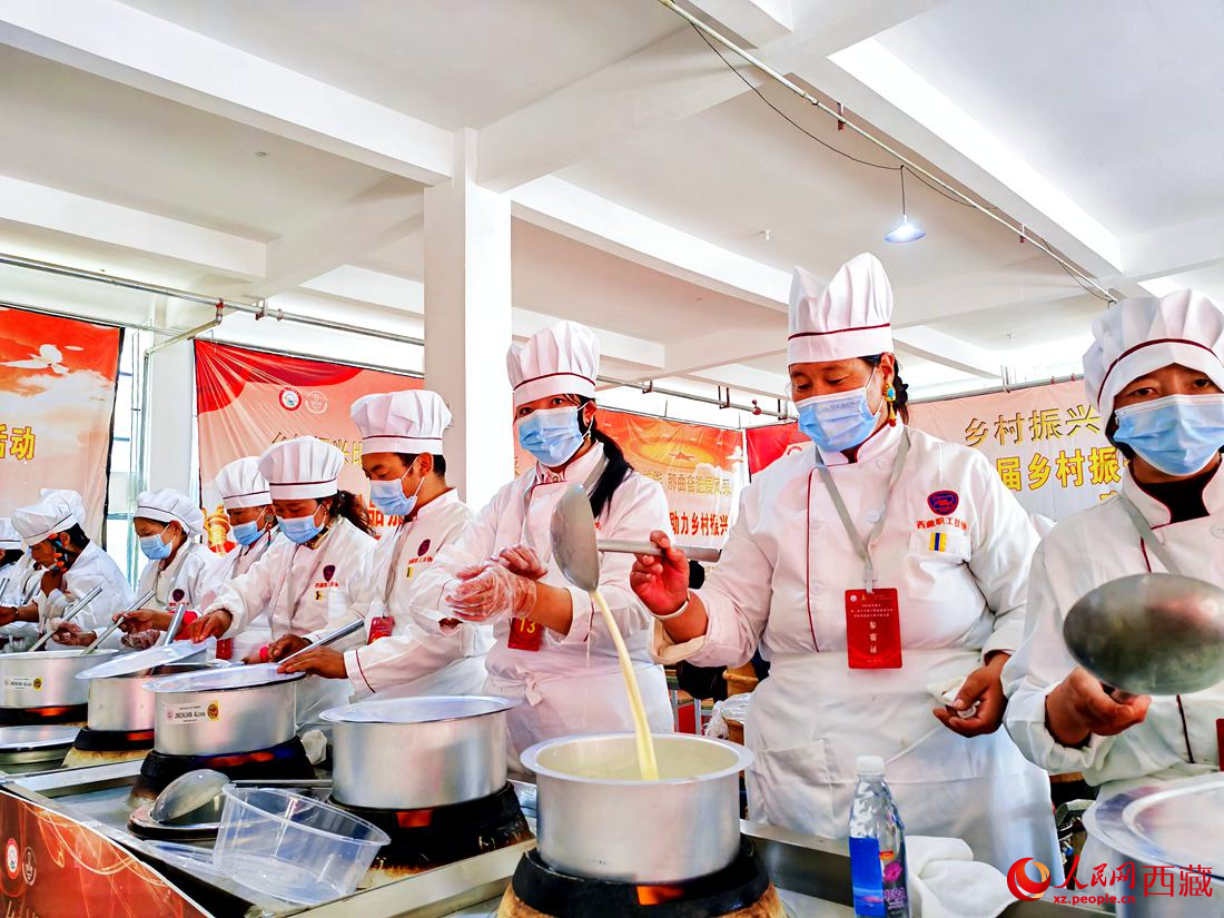 廚藝比拼。人民網(wǎng) 李海霞攝