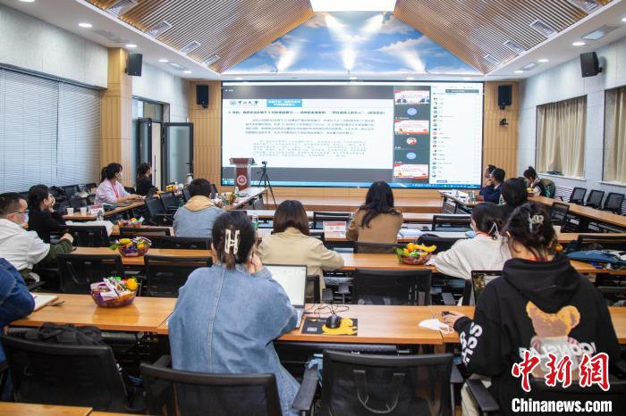 圖為論壇會(huì)議現(xiàn)場(chǎng)。　同東放 攝