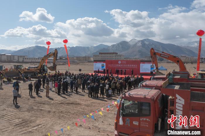 圖為2023年江蘇援藏項(xiàng)目集中推進(jìn)會(huì)現(xiàn)場(chǎng)?！∝暩聛?lái)松 攝