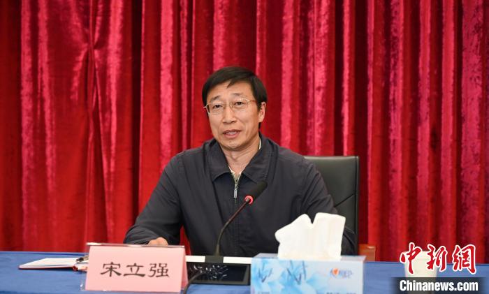 圖為西藏自治區(qū)黨委組織部副部長(zhǎng)、第十批援藏干部人才總領(lǐng)隊(duì)宋立強(qiáng)致辭。