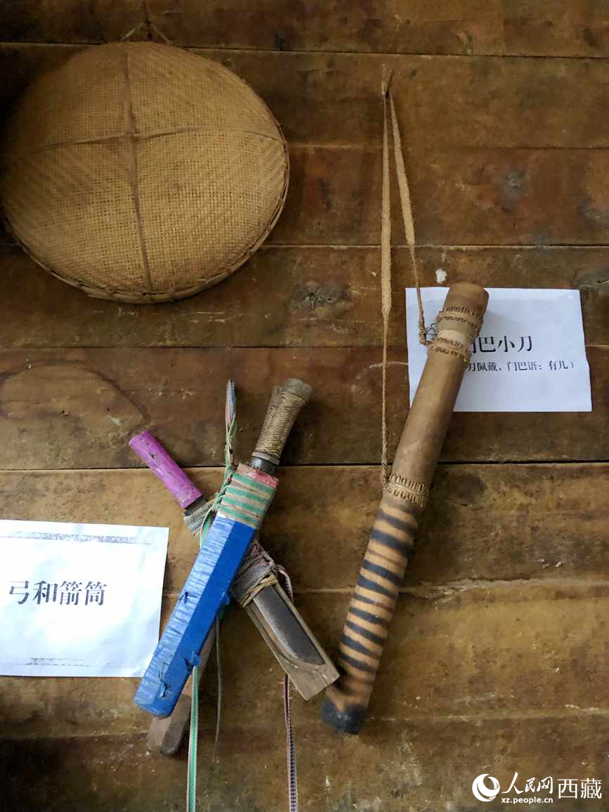 當地獨具特色的藤竹工藝品。