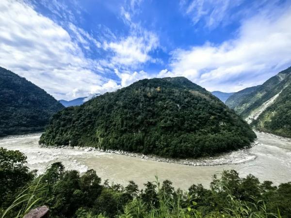 幾代建設(shè)者，歷經(jīng)半個(gè)多世紀(jì)完成！這是一條怎樣的公路？