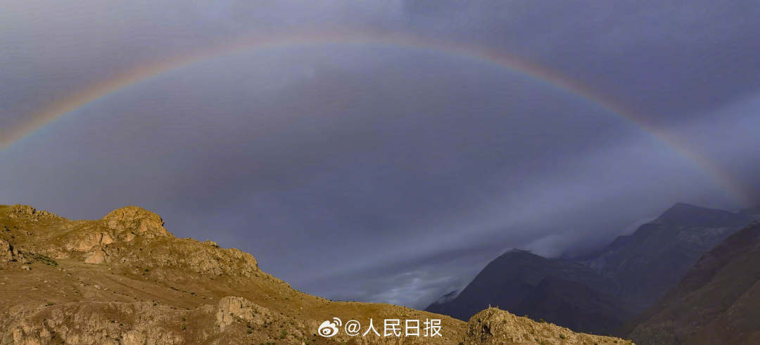 接好運！青藏高原現(xiàn)巨大彩虹橋