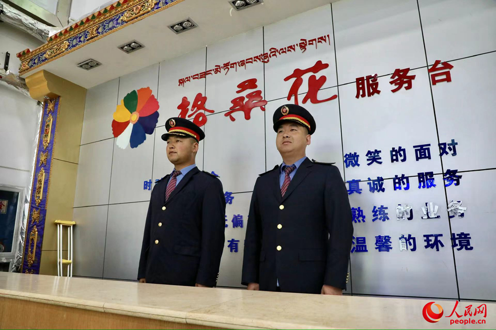 那曲火車站格?；ǚ?wù)臺。人民網(wǎng)記者 次仁羅布攝