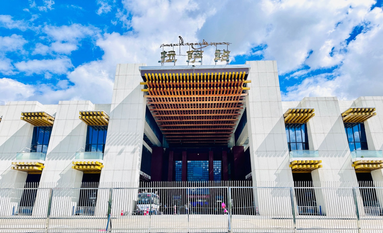 拉薩火車站。人民網(wǎng)記者 益西康珠攝