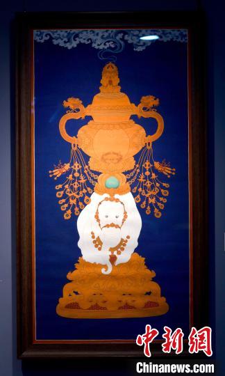 圖為5月16日，展覽中的新創(chuàng)唐卡作品《瑞象承香》。　李林 攝