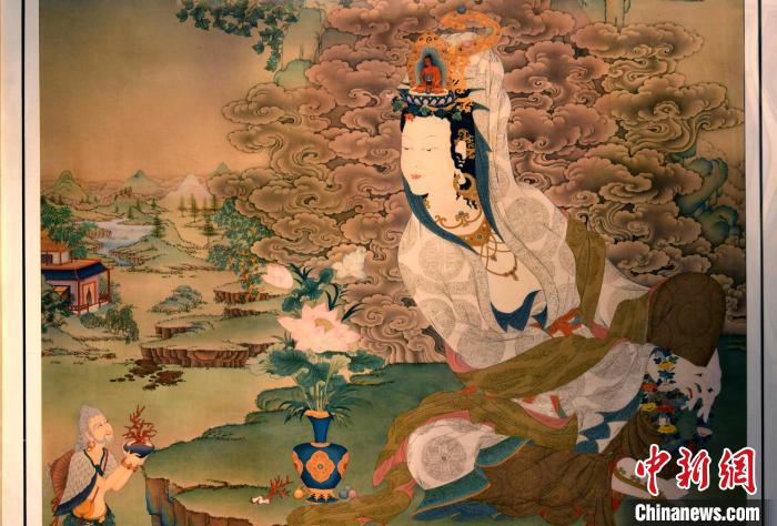 圖為5月16日，展覽中新創(chuàng)唐卡作品《靜息觀音》(局部)?！±盍?攝